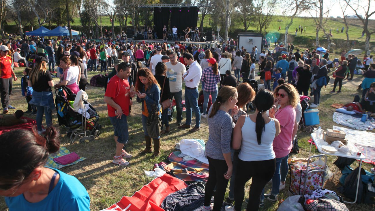 Celebración de Santa Juana en un parque de Fuenlabrada
