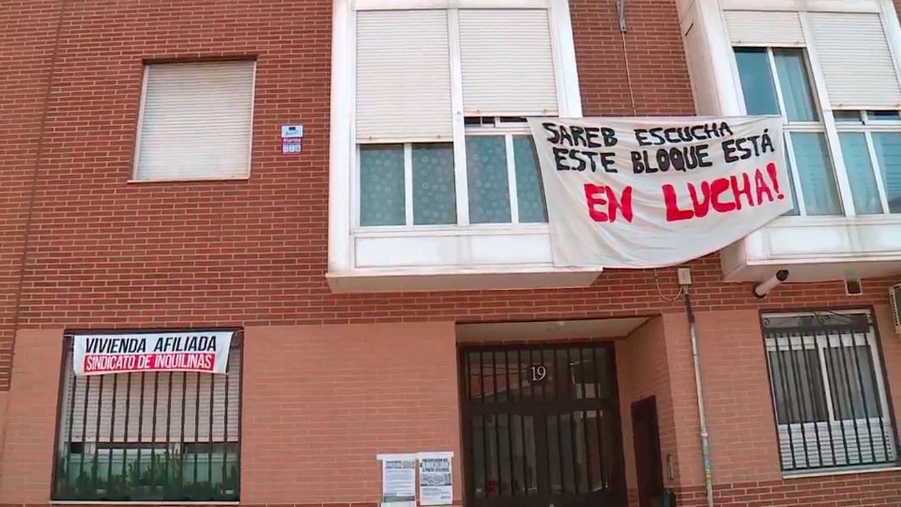 Diecisiete familias de Fuenlabrada exigen soluciones ante el limbo legal de sus alquileres
