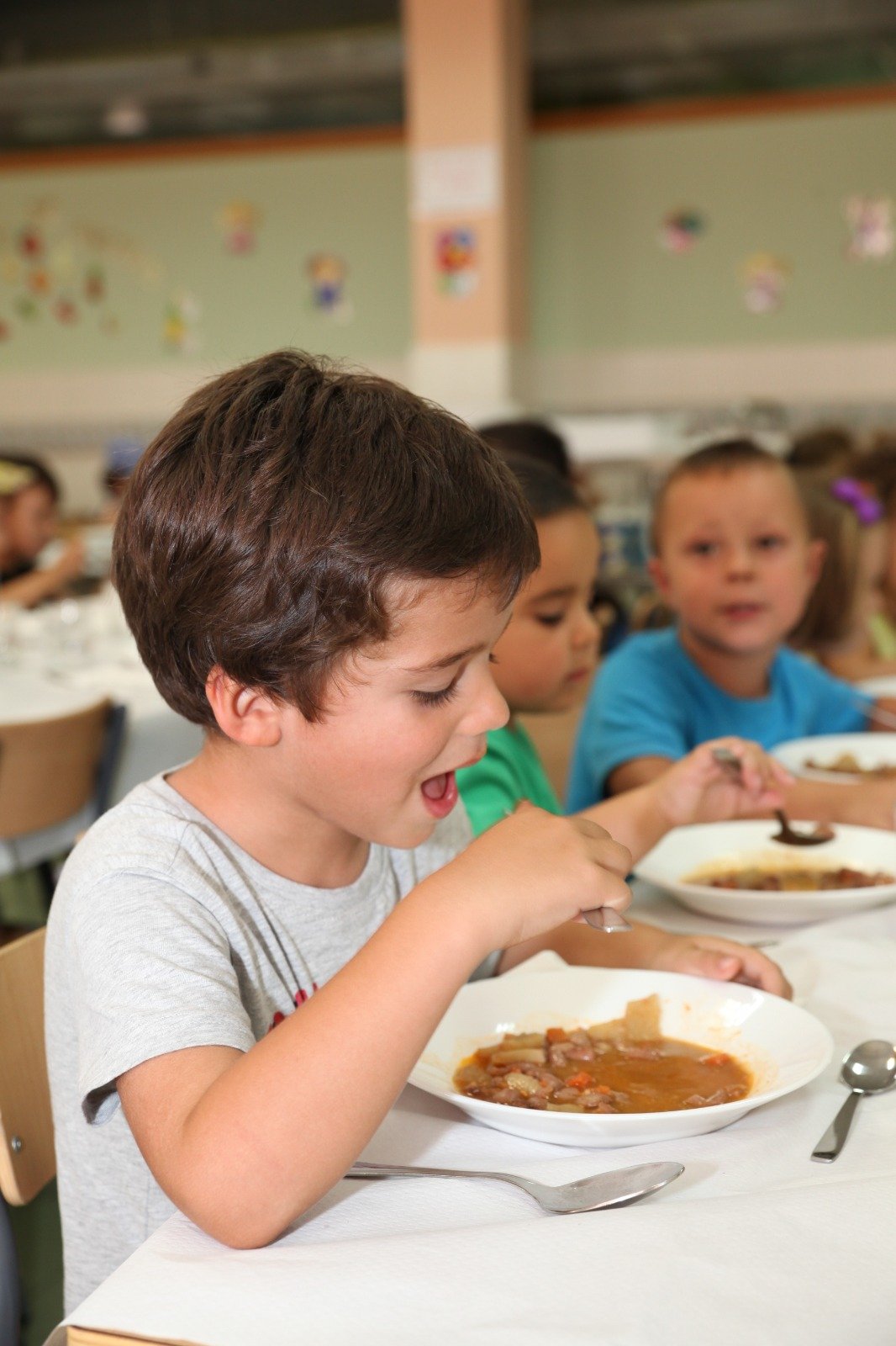 Fuenlabrada destina cien mil euros para garantizar la alimentación de mil escolares en vacaciones