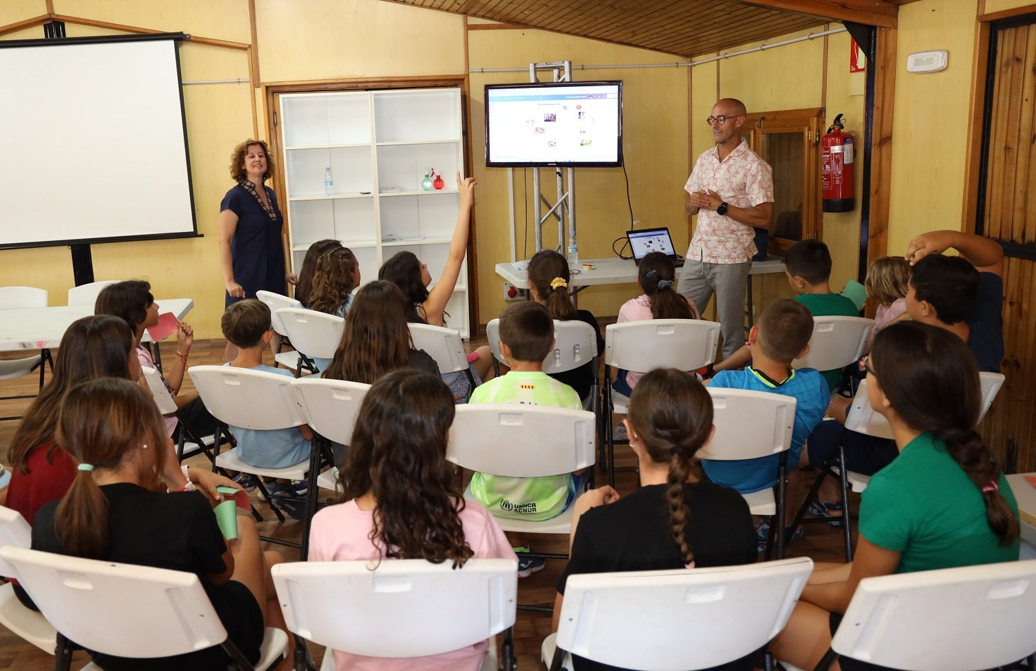 Fuenlabrada impulsa talleres de lengua de signos y tecnología en las Fuenlicolonias