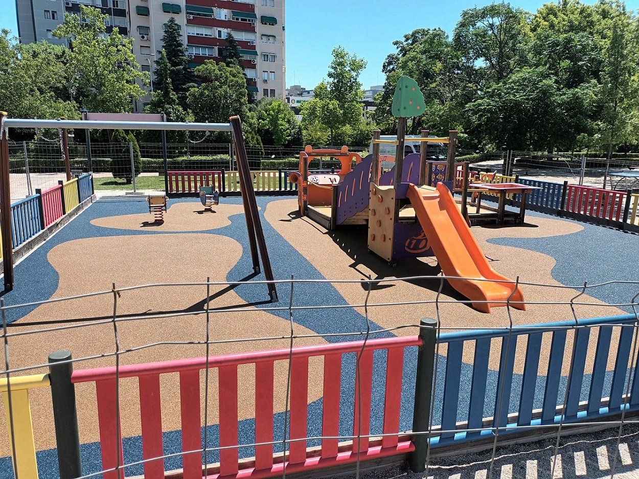 El Ayuntamiento de Fuenlabrada inicia mejoras en áreas infantiles del Parque Miraflores