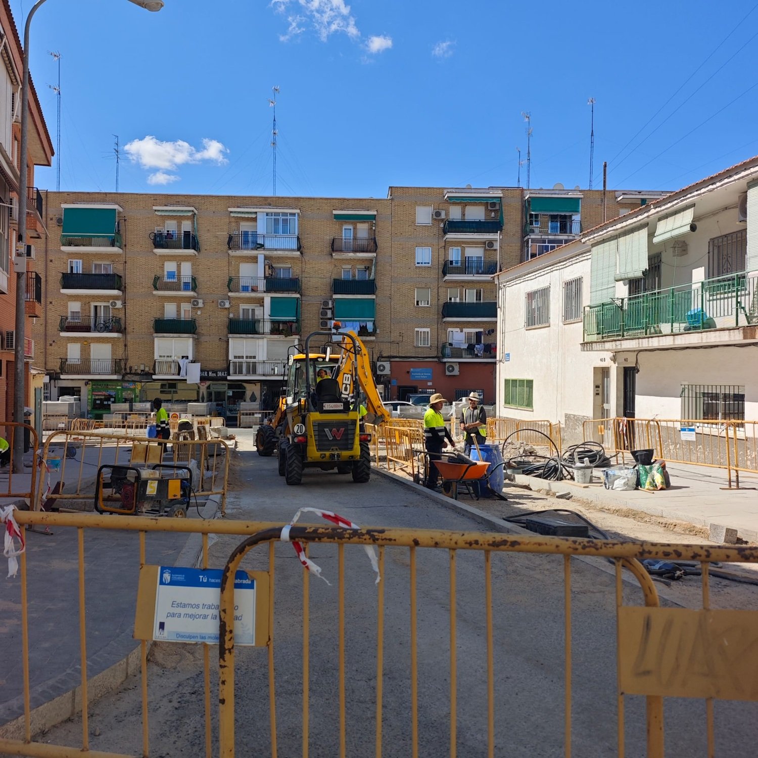 Fuenlabrada avanza en la reurbanización de la calle Los Mártires para mejorar la accesibilidad peatonal